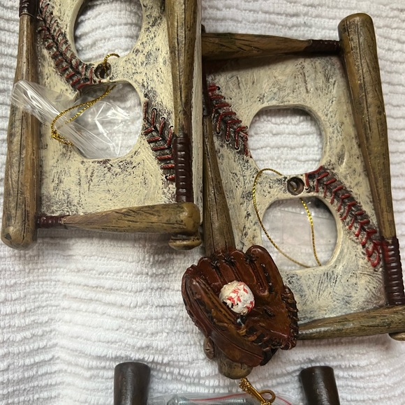 19pc Baseball Bedroom Set Glove Bat baseball bank, pull knobs, light plates, - Picture 13 of 14